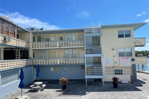 Condo in Miami Beach, Florida № 1965170 - photo 2