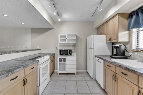 Condominio en alquiler en Islamorada, Village of Islands, Florida, 2 dormitorios, 92.9 m2 № 2085471 - foto 10