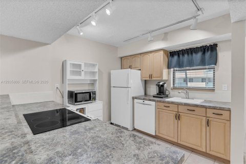 Condominio en alquiler en Islamorada, Village of Islands, Florida, 2 dormitorios, 92.9 m2 № 2085471 - foto 11