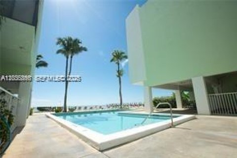 Condominio en alquiler en Islamorada, Village of Islands, Florida, 2 dormitorios, 92.9 m2 № 2085471 - foto 2