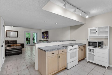 Condominio en alquiler en Islamorada, Village of Islands, Florida, 2 dormitorios, 92.9 m2 № 2085471 - foto 9