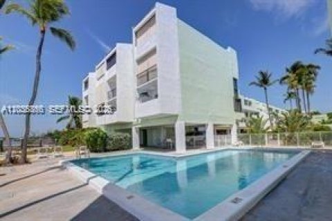 Condominio en alquiler en Islamorada, Village of Islands, Florida, 2 dormitorios, 92.9 m2 № 2085471 - foto 3