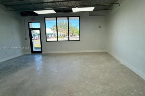 Commercial property in Miami, Florida № 1941682 - photo 9