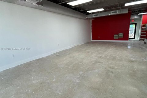 Commercial property in Miami, Florida № 1941682 - photo 7