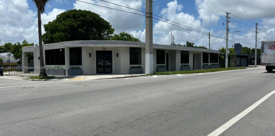 Commercial property in Miami, Florida № 1941682