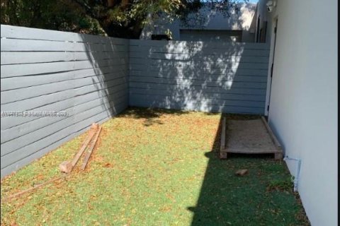 Commercial property in Miami, Florida № 1941682 - photo 14