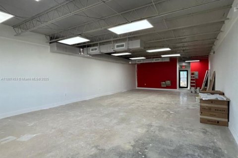 Commercial property in Miami, Florida № 1941682 - photo 8