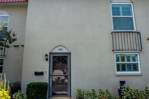 Townhouse in Dunedin, Florida 3 bedrooms, 141.95 sq.m. № 1865918 - photo 1