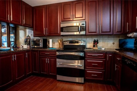Townhouse in Dunedin, Florida 3 bedrooms, 141.95 sq.m. № 1865918 - photo 10