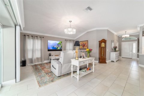 House in The Villages, Florida 4 bedrooms, 215.07 sq.m. № 1770192 - photo 11