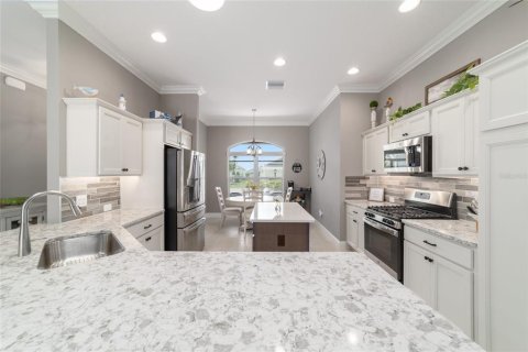 House in The Villages, Florida 4 bedrooms, 215.07 sq.m. № 1770192 - photo 24