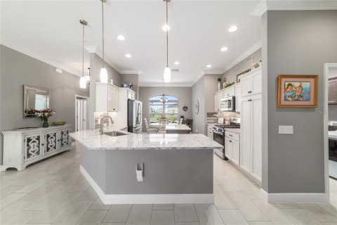 House in The Villages, Florida 4 bedrooms, 215.07 sq.m. № 1770192 - photo 21