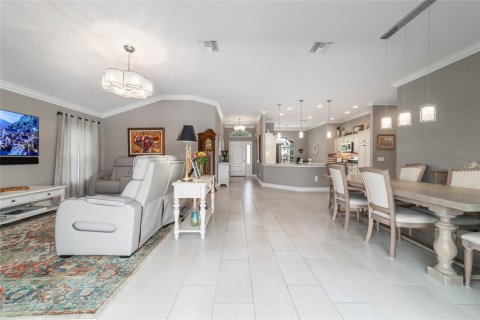 House in The Villages, Florida 4 bedrooms, 215.07 sq.m. № 1770192 - photo 15