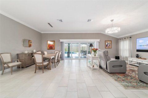 House in The Villages, Florida 4 bedrooms, 215.07 sq.m. № 1770192 - photo 8