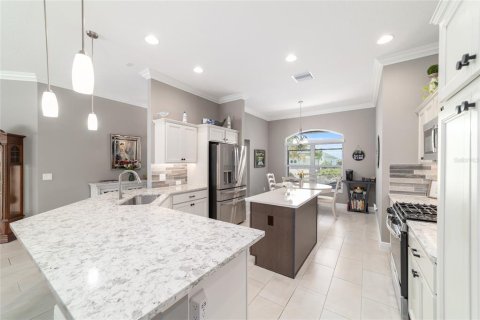House in The Villages, Florida 4 bedrooms, 215.07 sq.m. № 1770192 - photo 23