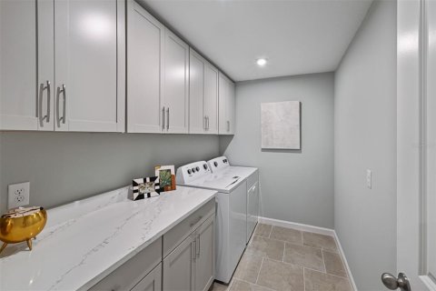 Townhouse in Brandon, Florida 3 bedrooms, 207.17 sq.m. № 1866222 - photo 12