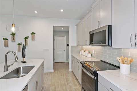 Townhouse in Brandon, Florida 3 bedrooms, 207.17 sq.m. № 1866222 - photo 5