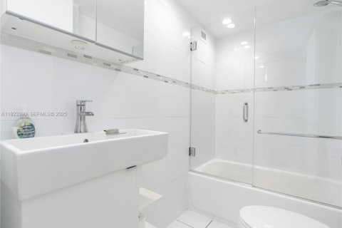 Copropriété à louer à Miami Beach, Floride: 1 chambre, 84.73 m2 № 1977366 - photo 11