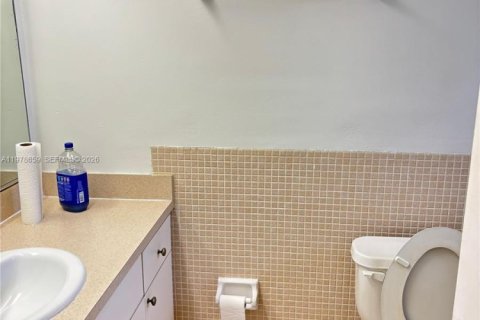 Condo in Miami, Florida, 1 bedroom  № 2044477 - photo 3