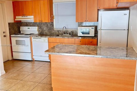Condo in Miami, Florida, 1 bedroom  № 2044477