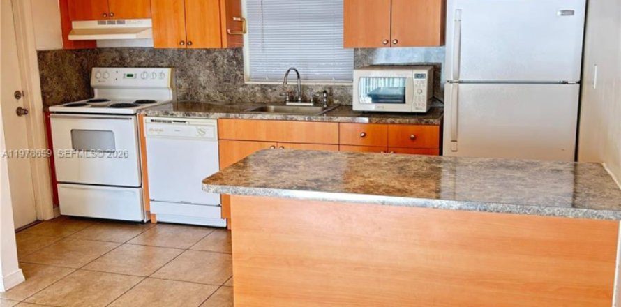 Condo in Miami, Florida, 1 bedroom  № 2044477