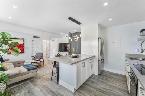 Condo in Miami Beach, Florida, 2 bedrooms № 2079019