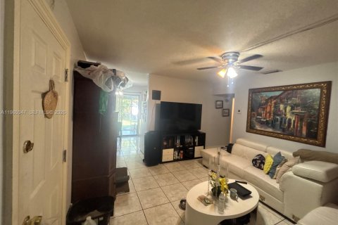 Villa ou maison à vendre à Miramar, Floride: 2 chambres, 88.26 m2 № 2026893 - photo 12