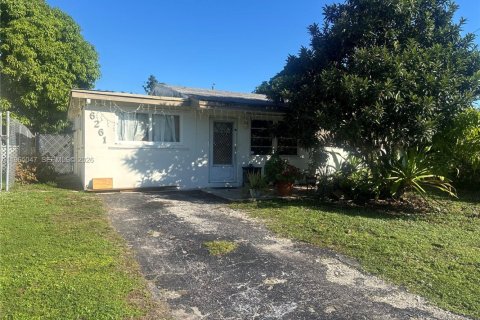 Villa ou maison à vendre à Miramar, Floride: 2 chambres, 88.26 m2 № 2026893 - photo 3