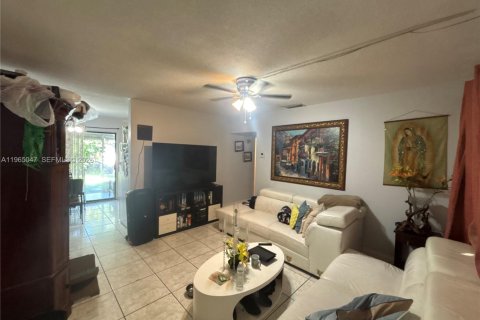 Villa ou maison à vendre à Miramar, Floride: 2 chambres, 88.26 m2 № 2026893 - photo 11