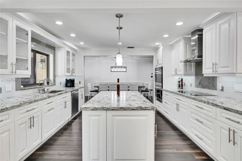 Casa en venta en Coral Springs, Florida, 5 dormitorios, 333.89 m2 № 1847796 - foto 12