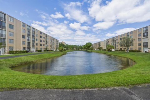 Copropriété à vendre à Lauderhill, Floride: 2 chambres, 96.62 m2 № 2067086 - photo 20