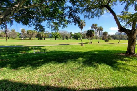 Condo in Pompano Beach, Florida, 3 bedrooms № 2250155 - photo 25