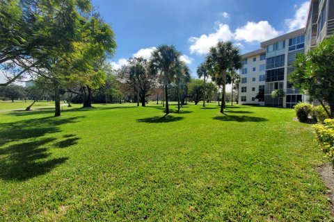 Condo in Pompano Beach, Florida, 3 bedrooms № 2250155 - photo 24