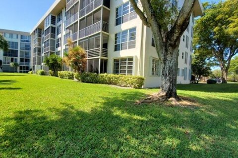 Condo in Pompano Beach, Florida, 3 bedrooms № 2250155 - photo 27