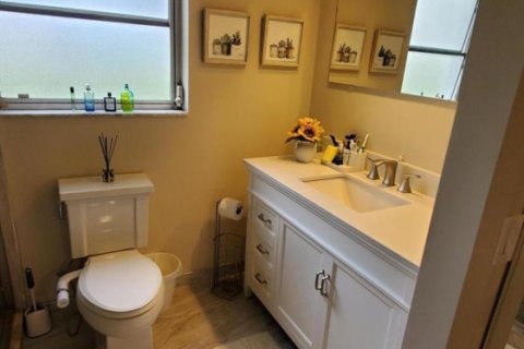 Condo in Pompano Beach, Florida, 3 bedrooms № 2250155 - photo 12