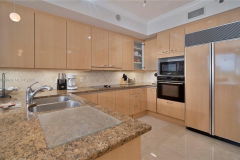 Снять в аренду кондоминиум в Ки-Бискейн, Флорида 3 спальни, 233.18м2, № 1991840 - фото 17