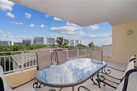 Снять в аренду кондоминиум в Ки-Бискейн, Флорида 3 спальни, 233.18м2, № 1991840 - фото 26