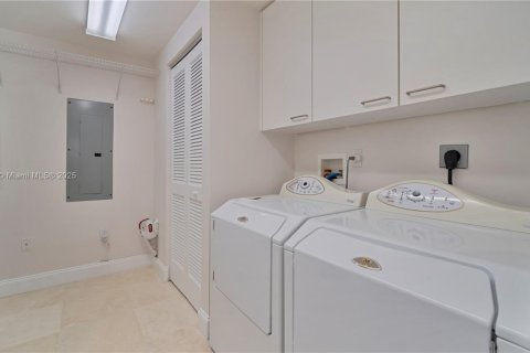 Снять в аренду кондоминиум в Ки-Бискейн, Флорида 3 спальни, 233.18м2, № 1991840 - фото 28