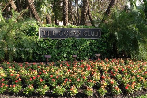 Снять в аренду кондоминиум в Ки-Бискейн, Флорида 3 спальни, 233.18м2, № 1991840 - фото 2