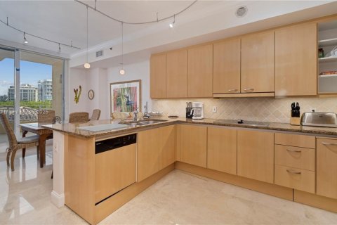 Снять в аренду кондоминиум в Ки-Бискейн, Флорида 3 спальни, 233.18м2, № 1991840 - фото 16