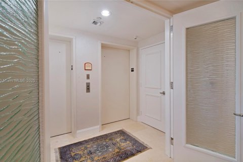 Снять в аренду кондоминиум в Ки-Бискейн, Флорида 3 спальни, 233.18м2, № 1991840 - фото 3