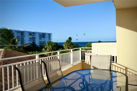 Снять в аренду кондоминиум в Ки-Бискейн, Флорида 3 спальни, 233.18м2, № 1991840 - фото 21