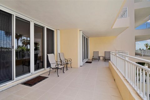 Снять в аренду кондоминиум в Ки-Бискейн, Флорида 3 спальни, 233.18м2, № 1991840 - фото 30