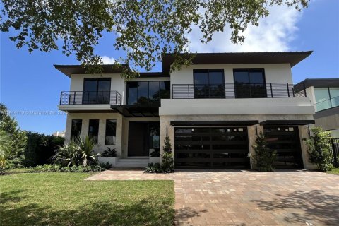 Villa ou maison à North Miami, Floride 7 chambres, 597.73 m2 № 1981784
