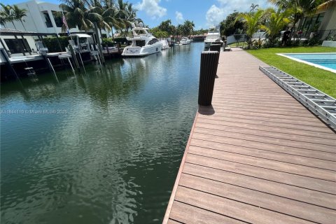 Villa ou maison à louer à North Miami, Floride: 7 chambres, 597.73 m2 № 1981784 - photo 19