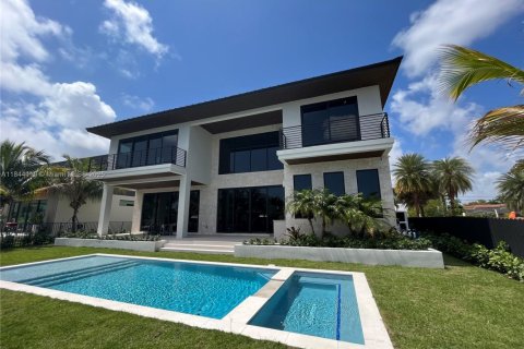 Villa ou maison à louer à North Miami, Floride: 7 chambres, 597.73 m2 № 1981784 - photo 15