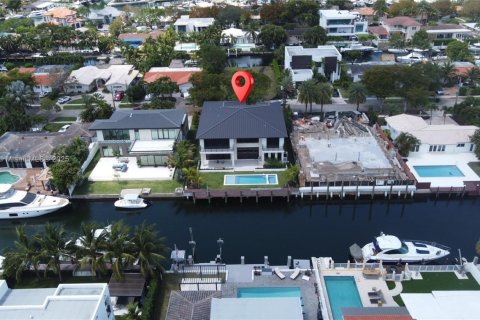 Villa ou maison à louer à North Miami, Floride: 7 chambres, 597.73 m2 № 1981784 - photo 22