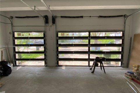 Villa ou maison à louer à North Miami, Floride: 7 chambres, 597.73 m2 № 1981784 - photo 25