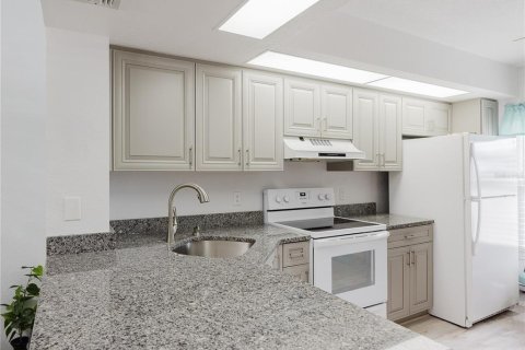 Townhouse in Punta Gorda, Florida 2 bedrooms, 100.15 sq.m. № 2155728 - photo 10