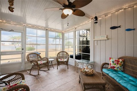 Townhouse in Punta Gorda, Florida 2 bedrooms, 100.15 sq.m. № 2155728 - photo 2